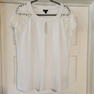 Torrid white lace keyhole top, size 0
